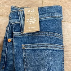 The perfect vintage jeans in Melgrove wash
